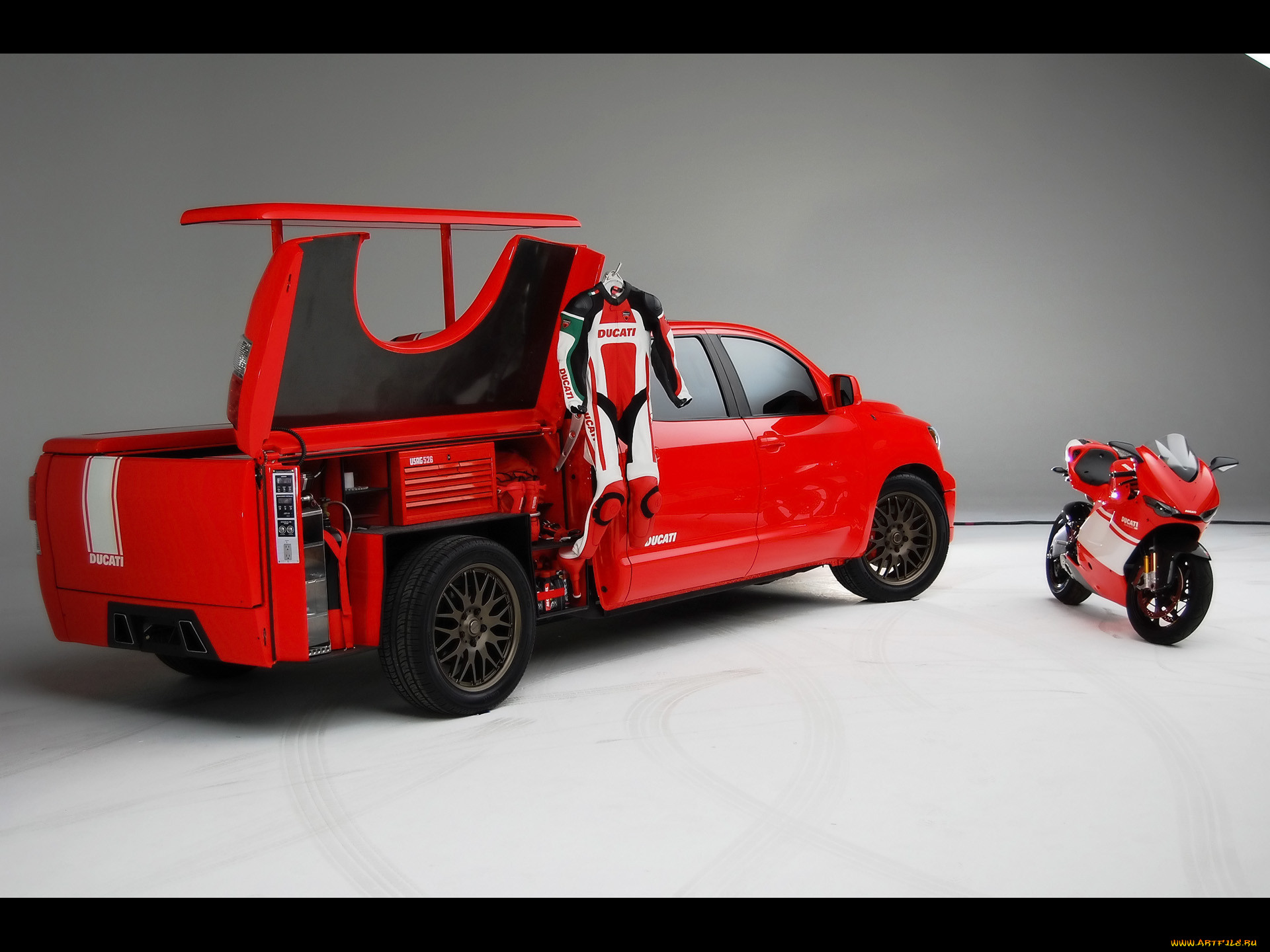 2008, toyota, ducati, at, sema, 